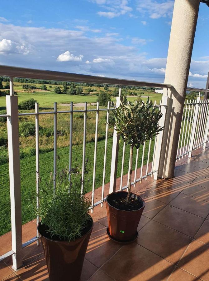 Apartgolf Sobienie Krolewskie Sobienie Szlacheckie Bagian luar foto