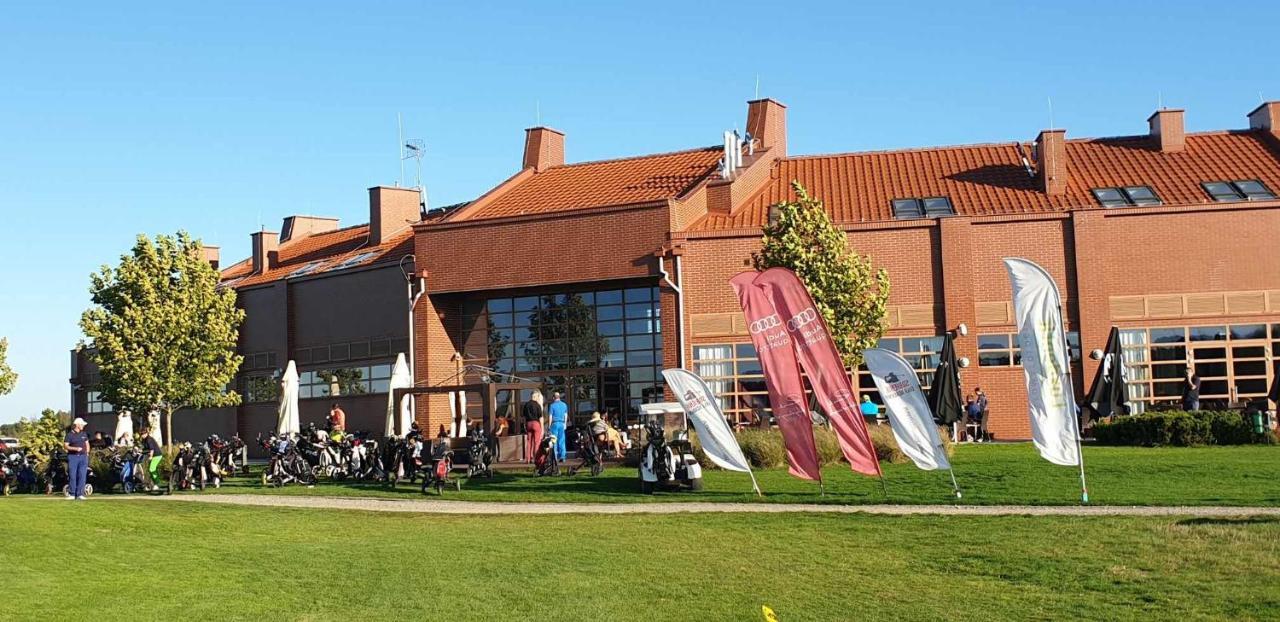 Apartgolf Sobienie Krolewskie Sobienie Szlacheckie Bagian luar foto